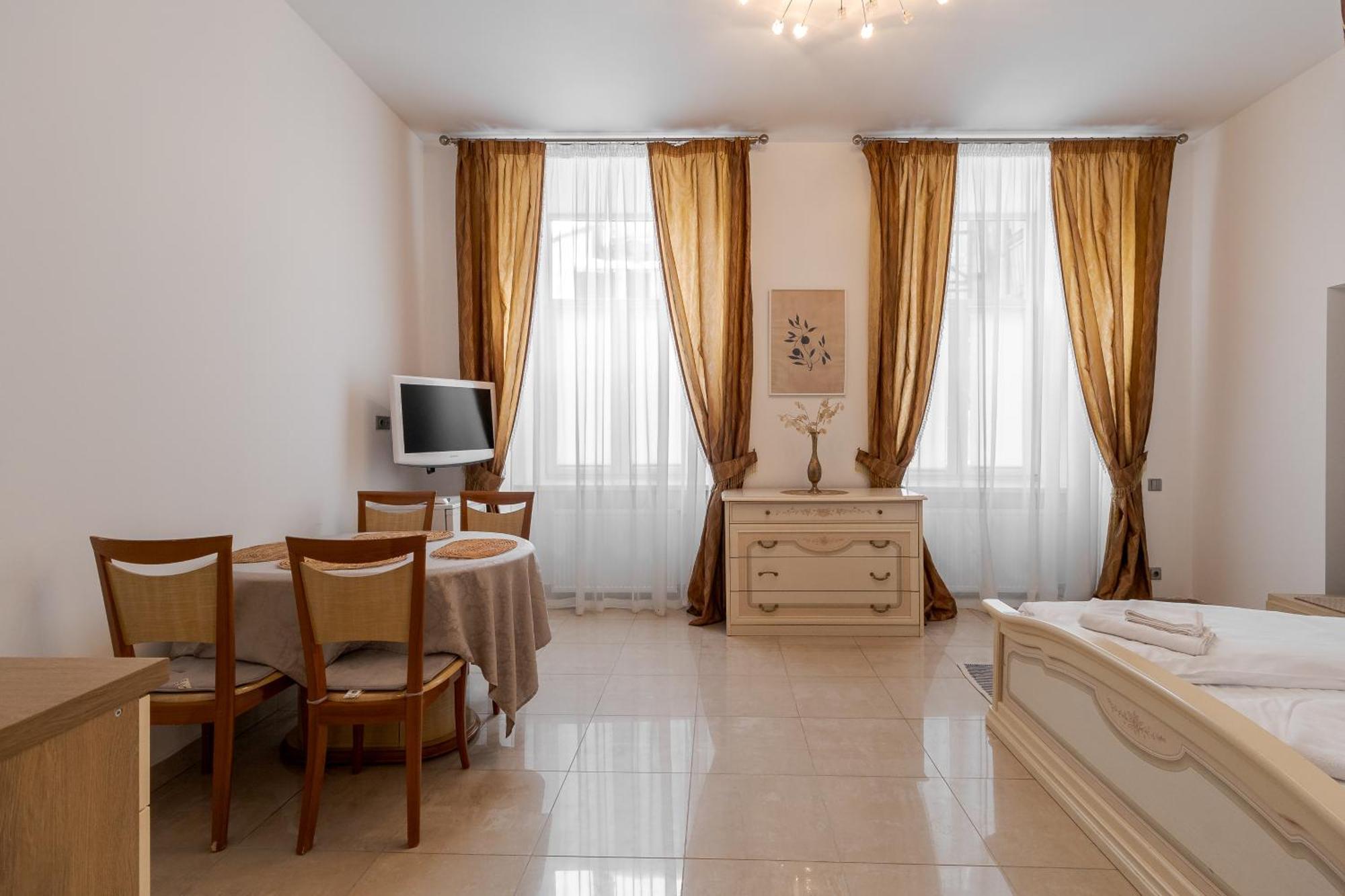 Апартаменти На Площі Ринок, 20 Leópolis Exterior foto